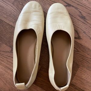 Everlane Day Glove flats in Pale Lemon, size 8.5